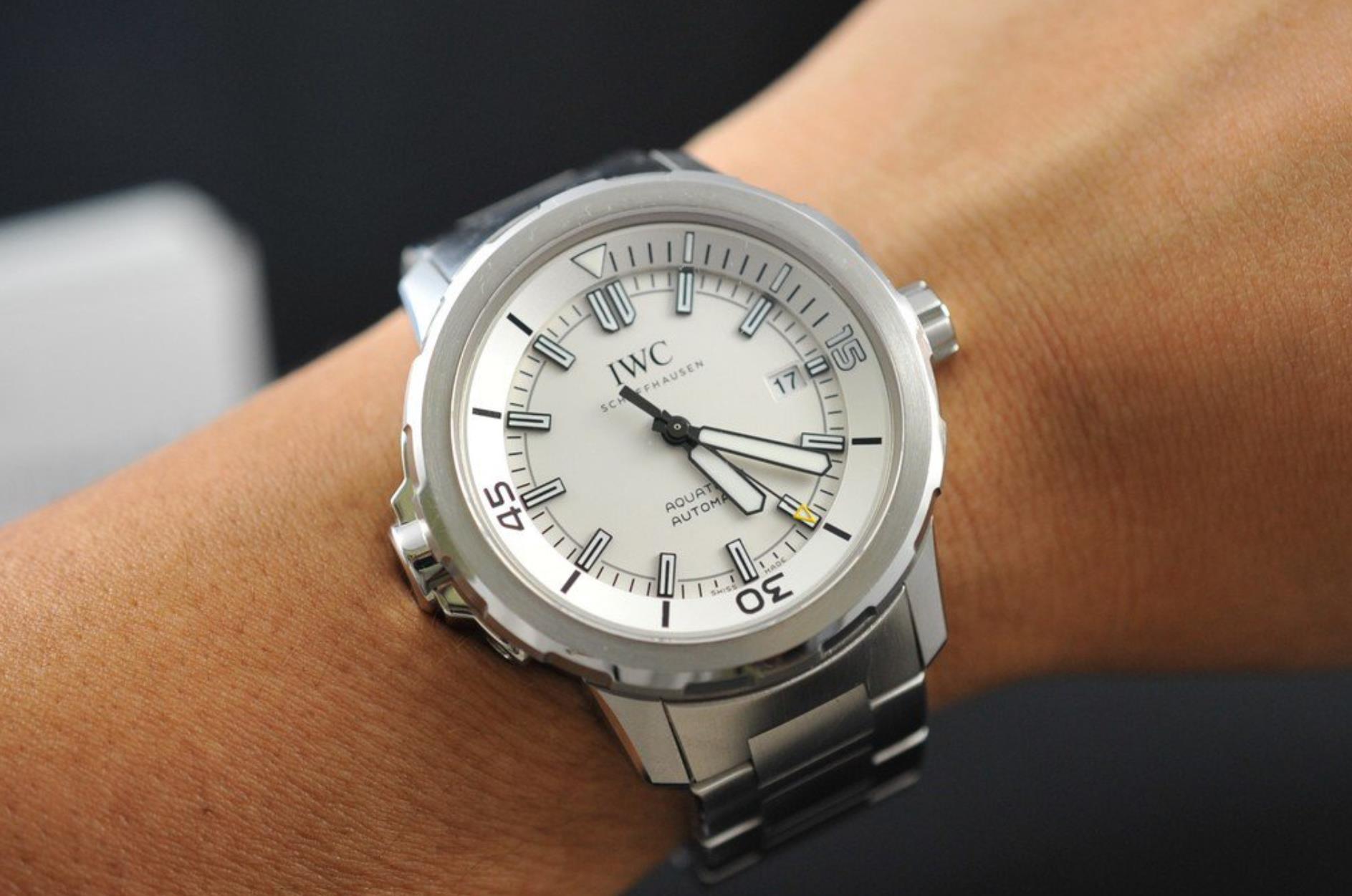 The white dial fake watch has a date window.